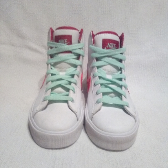 💕NWOB Nike 354697-123 "Rare"Sweet Classic Hi Tops - Picture 2 of 7
